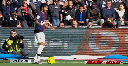 身边人都在享受美食美酒，英格兰职业球员如何过圣诞节？（他人尽享美食美酒，英格兰职业球员的圣诞如何度过？）