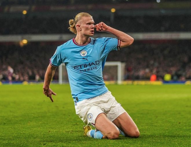 莱奥：我和囧叔经常交流，不仅聊足球，也聊生活中的方方面面（莱奥：我和囧叔交流频繁，谈的不止足球，也聊生活点滴）